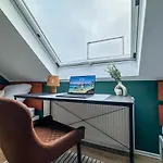 Modernes 2-schlafzimmer Mit Arbeitsplatz