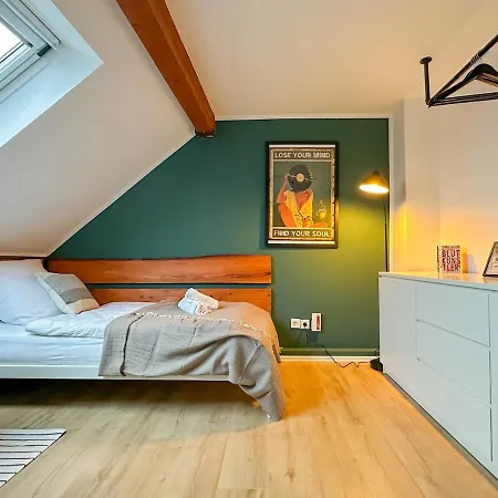 Modernes 2-schlafzimmer Mit Arbeitsplatz