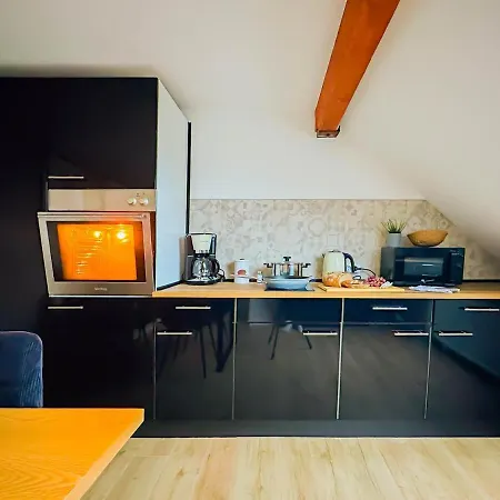 Modernes 2-schlafzimmer Mit Arbeitsplatz Appartement