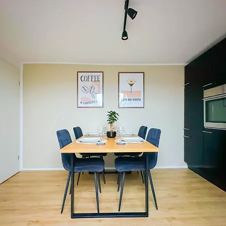 Modernes 2-schlafzimmer Mit Arbeitsplatz *