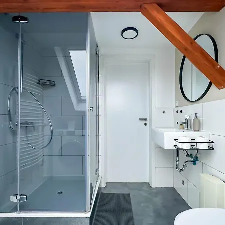 Modernes 2-schlafzimmer Mit Arbeitsplatz Appartement