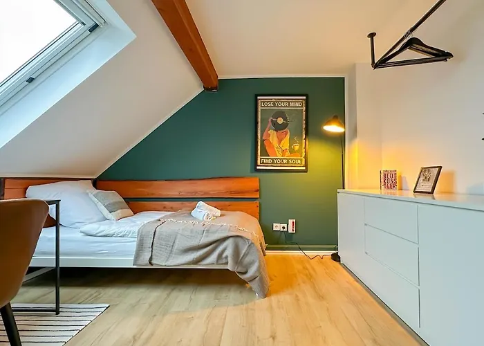 Modernes 2-schlafzimmer Mit Arbeitsplatz