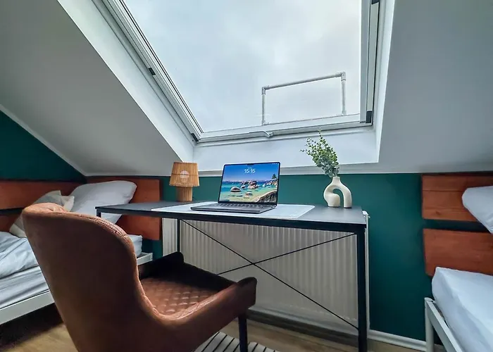 Modernes 2-schlafzimmer Mit Arbeitsplatz