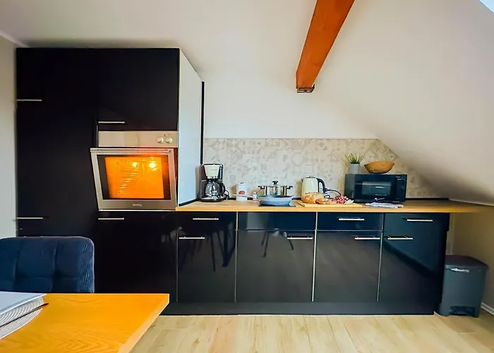 Modernes 2-schlafzimmer Mit Arbeitsplatz Appartement