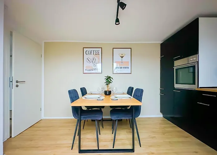 Modernes 2-schlafzimmer Mit Arbeitsplatz *