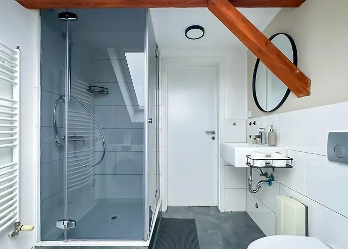 Modernes 2-schlafzimmer Mit Arbeitsplatz Appartement