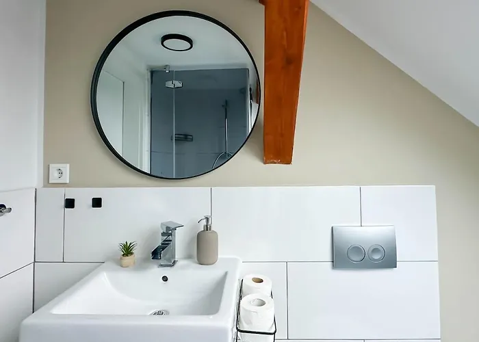 Modernes 2-schlafzimmer Mit Arbeitsplatz